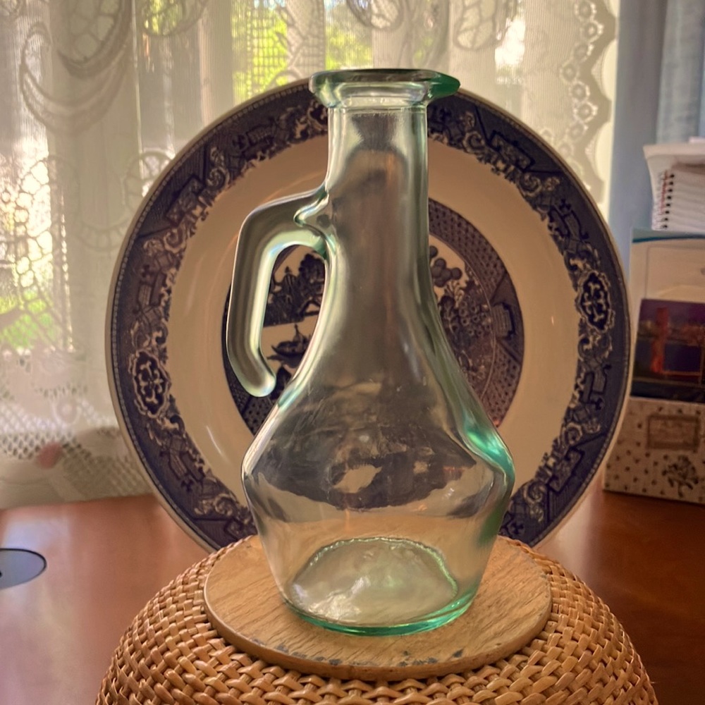 GREEN VE VETRERIA ETRUSCA ITALIAN OPEN HANDLE POURER/CRUET 6”x3” diameter